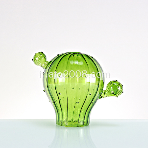 Vase en verre vert cacuts